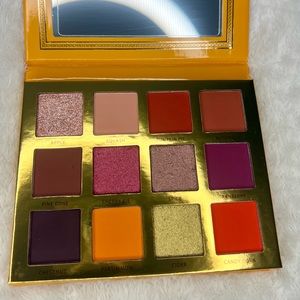 Eyeshadow palette
